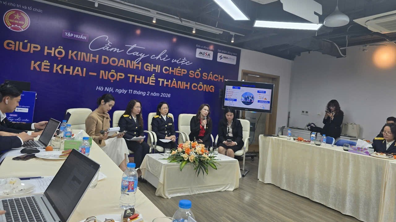cam tay chi viec giup ho kinh doanh ghi chep so sach ke khai nop thue thanh cong