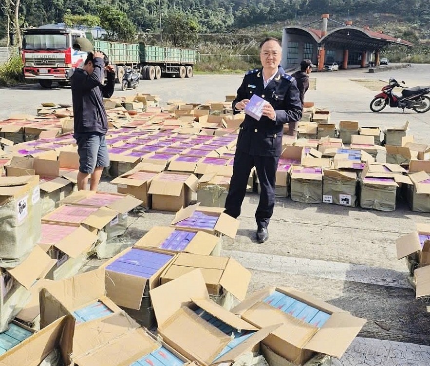 Hải quan khởi tố vụ buôn lậu thuốc lá điện tử hơn 9 tỷ đồng qua cửa khẩu Cha Lo