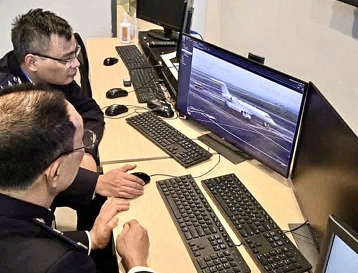 Hải quan Cẩm Phả khai xuân thông quan chuyến bay nhập cảnh đầu tiên tại Vân Đồn