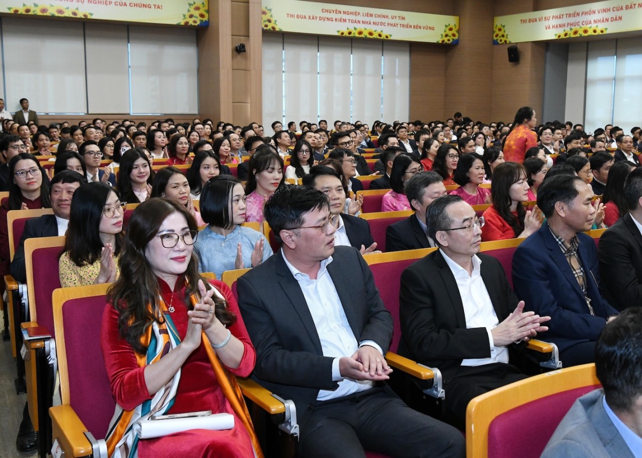 Chủ tịch Quốc hội chúc Tết và giao nhiệm vụ cho Kiểm toán Nhà nước