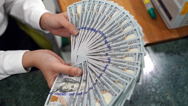 Tỷ giá USD hôm nay (24/2): Thế giới giảm,"chợ đen" duy trì đà tăng mạnh