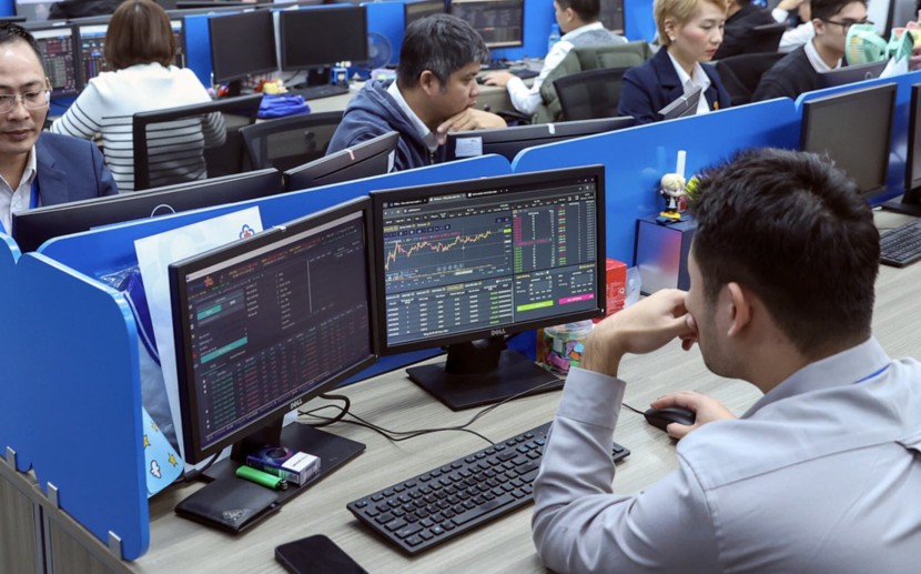 Nhịp vận động nhiều tầng của dòng vốn trước bước ngoặt nâng hạng