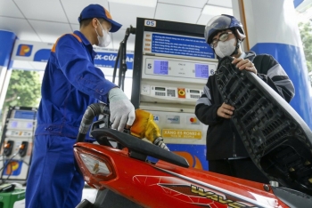 Từ 15h chiều 26/2, giá xăng tăng 889 đồng/lít - 999 đồng/lít