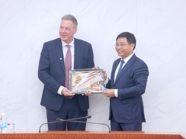 Bộ trưởng Nguyễn Văn Thắng tiếp Chủ tịch Moody’s Ratings Michael West