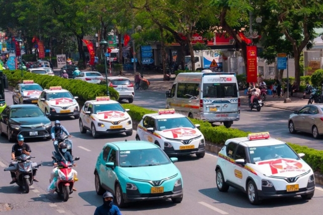 Hà Nội đặt mục tiêu đến năm 2030, toàn bộ taxi trên địa bàn sử dụng điện, năng lượng xanh