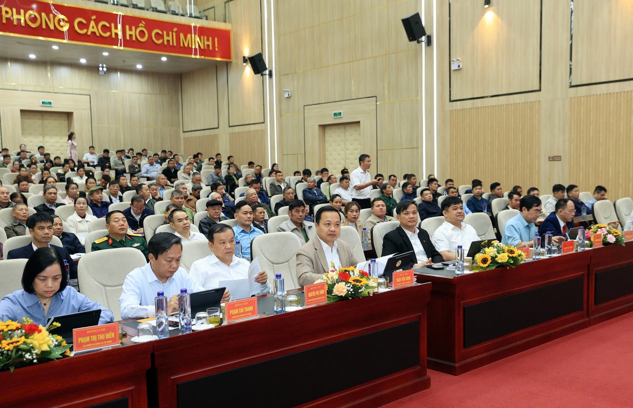 Bộ trưởng Nguyễn Văn Thắng và các ứng viên Đại biểu Quốc hội khóa XVI tiếp xúc cử tri tại xã Tuần Giáo, tỉnh Điện Biên