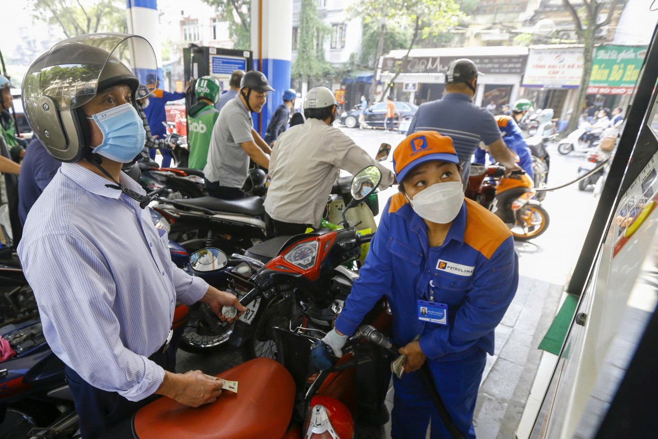 Giữ ổn định thị trường xăng dầu trước biến động toàn cầu: Cần sự đồng hành của doanh nghiệp và người dân