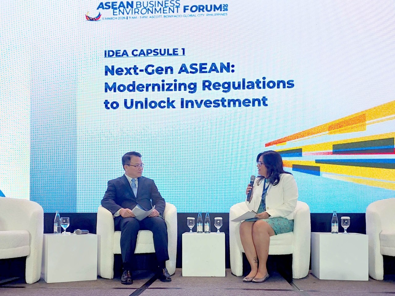 viet nam huong toi xay dung mot moi truong the che hien dai minh bach va lay doanh nghiep lam trung tam