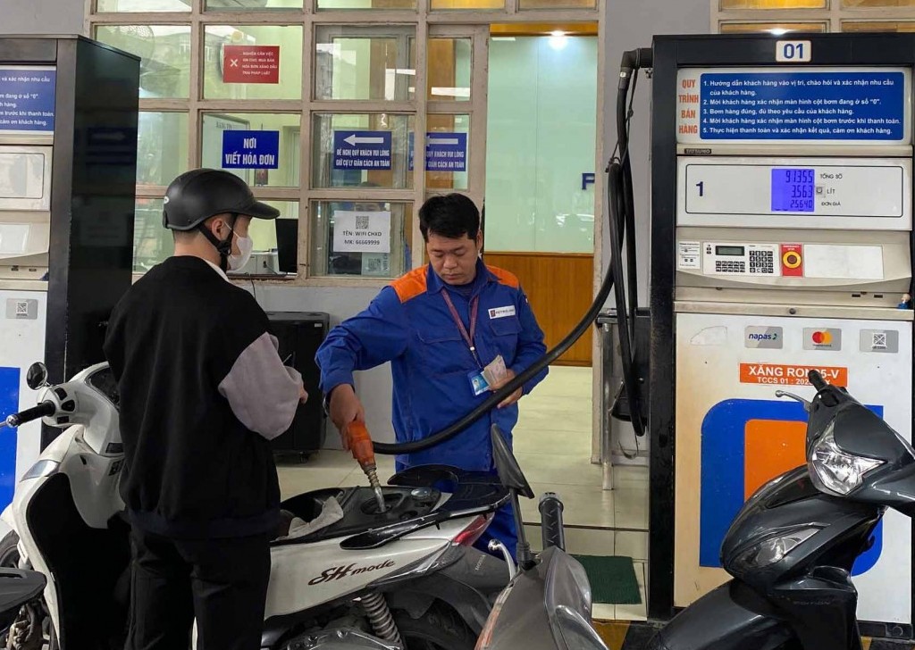 bao dam cung ung xang dau cho san xuat kinh doanh va tieu dung