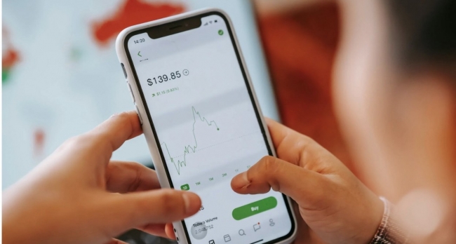 chung khoan viet nam binh tinh hon truoc cac cu soc tu ben ngoai