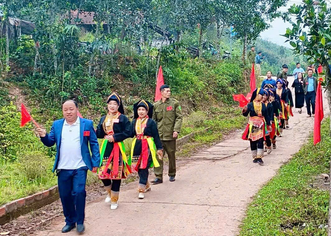 Quảng Ninh rộn ràng ngày bầu cử, cử tri toàn tỉnh nô nức thực hiện quyền công dân