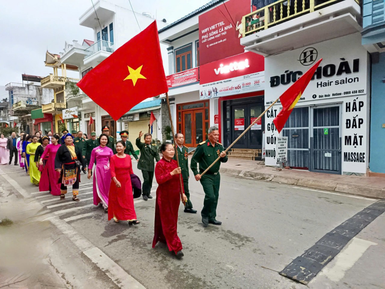 Quảng Ninh rộn ràng ngày bầu cử, cử tri toàn tỉnh nô nức thực hiện quyền công dân