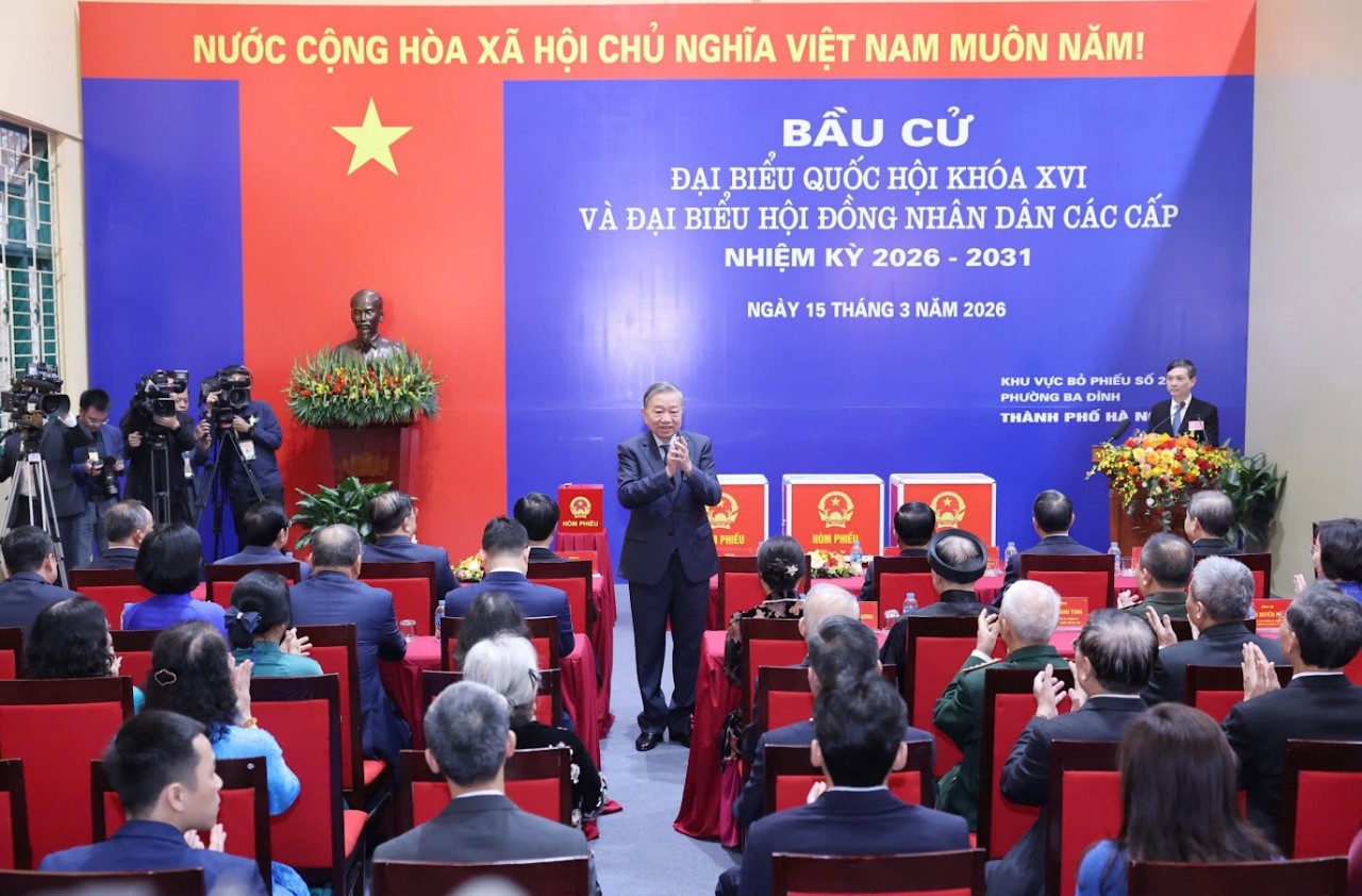 Bí thư Thành ủy Hà Nội dự lễ khai mạc và bỏ phiếu bầu cử tại phường Ba Đình