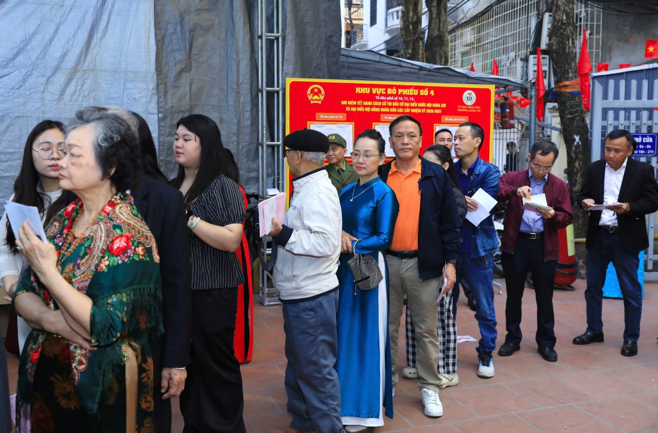 Hà Nội: Hơn 1 triệu cử tri đi bỏ phiếu trong buổi sáng ngày bầu cử 15/3