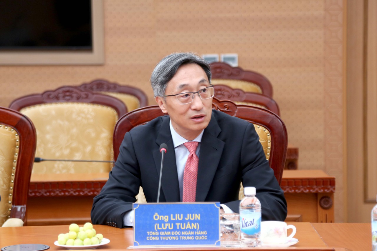 Bộ trưởng Bộ Tài chính Nguyễn Văn Thắng tiếp Tổng Giám đốc Ngân hàng ICBC Lưu Tuấn Bộ trưởng Bộ Tài chính Nguyễn Văn Thắng tiếp Tổng Giám đốc Ngân hàng ICBC Lưu Tuấn