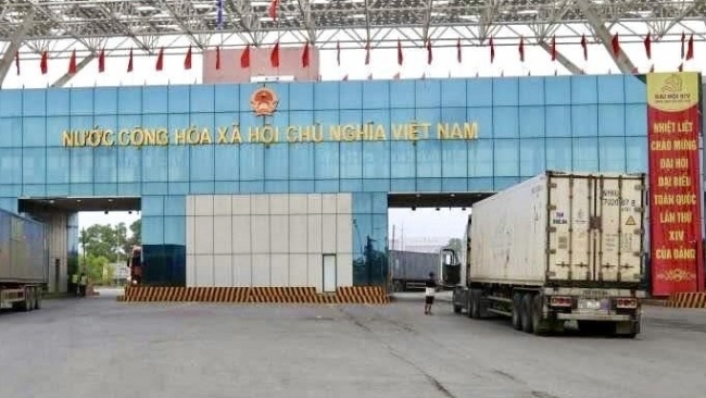 phuc vu giao luu quoc phong bien gioi cua khau mong cai tam dung thong quan theo khung gio