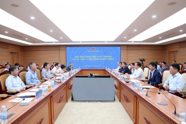 Bộ trưởng Bộ Tài chính Nguyễn Văn Thắng làm việc với Thường trực Tỉnh ủy Điện Biên