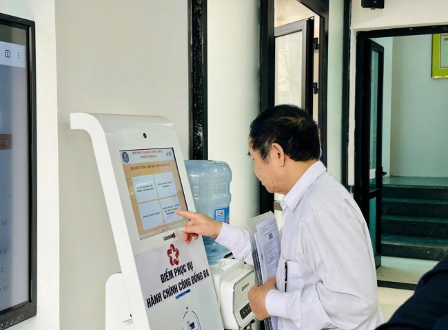 dich vu cong toan trinh bao hiem xa hoi chuyen tu dua len mang sang phuc vu thuc chat