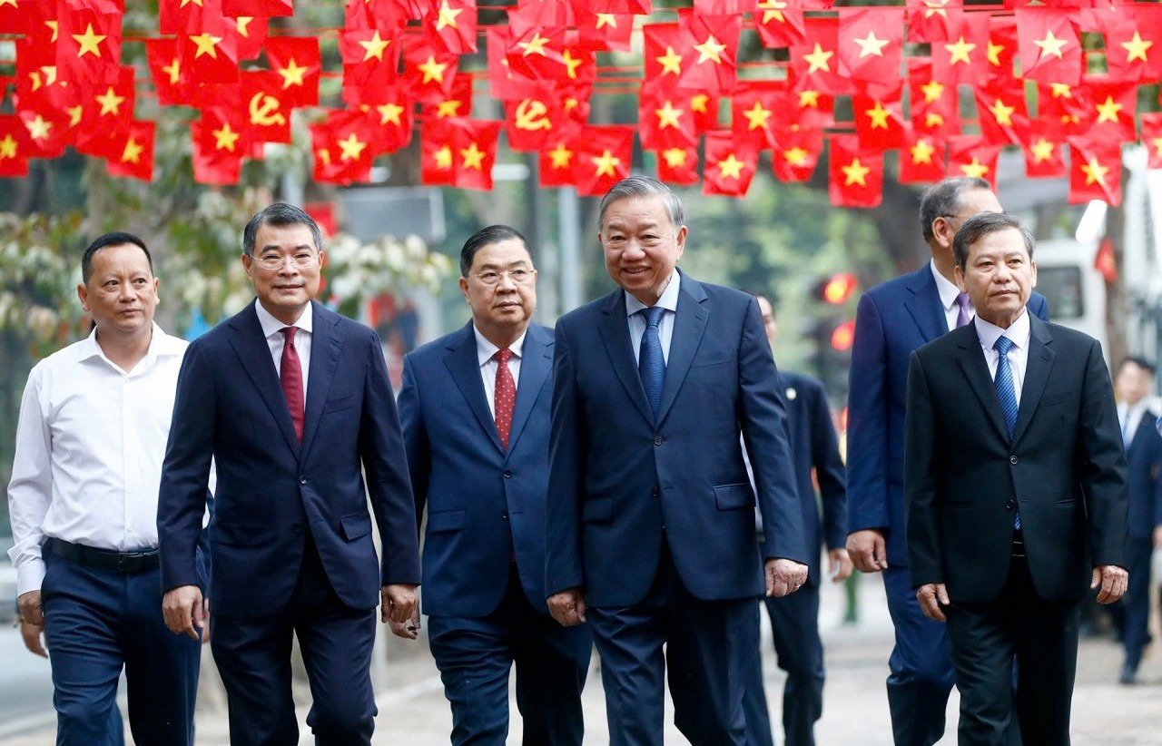 tong bi thu to lam va cac uy vien bo chinh tri trung cu dai bieu quoc hoi khoa xvi