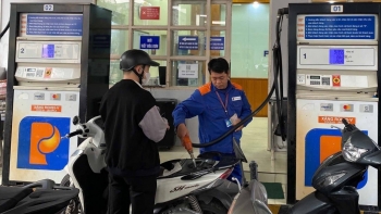 Kết luận của Bộ Chính trị về bảo đảm nguồn cung, giá nhiên liệu ổn định trong tình hình mới