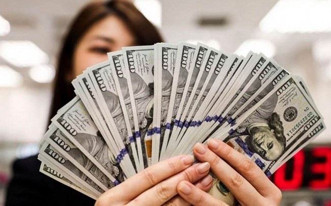 Tỷ giá USD hôm nay (28/3): DXY vượt 100 điểm, tỷ giá USD tự do tăng vọt áp sát 28.000 đồng