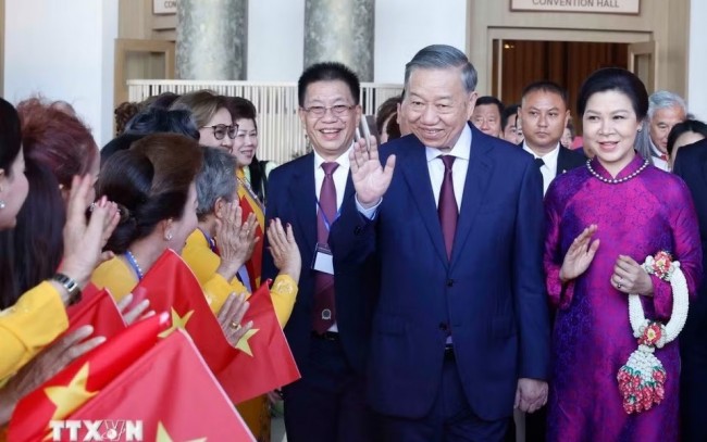 Tổng Bí thư, Chủ tịch nước Tô Lâm gặp gỡ cộng đồng người Việt Nam tại Thái Lan