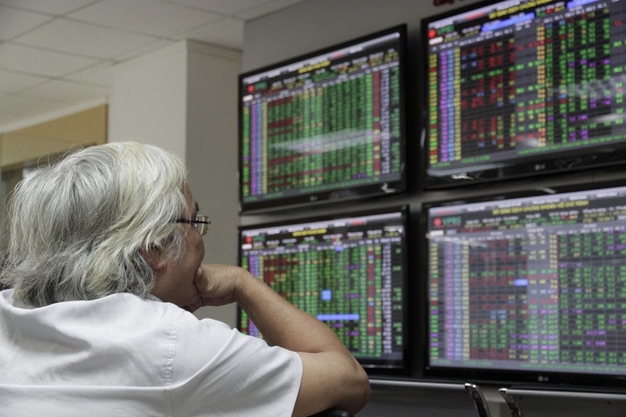 Dòng tiền vào chứng khoán sẽ kích hoạt mạnh trở lại khi tâm lý được giải tỏa Điểm tựa nào sẽ giúp dòng tiền vào chứng khoán được