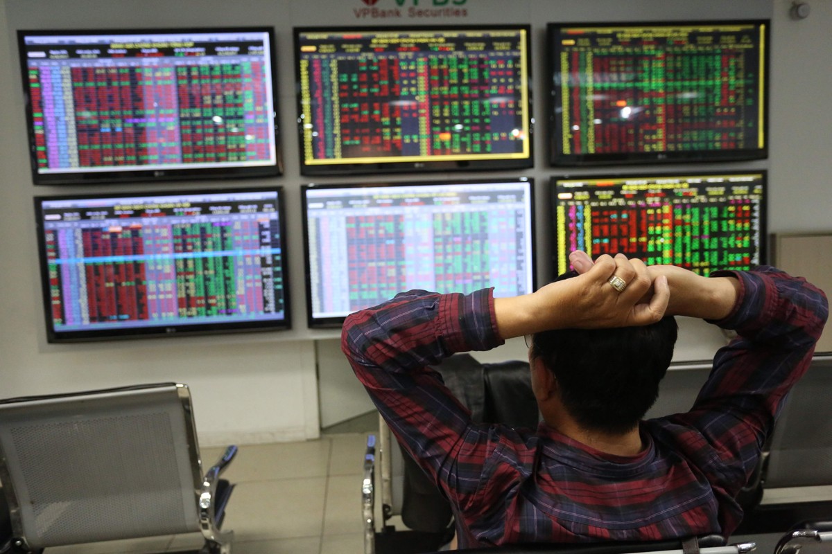 Chứng khoán ngày 22/8: Áp lực chốt lời trên đỉnh lịch sử, VN-Index giảm mạnh Chứng khoán ngày 22/8: Áp lực chốt lời trên đỉnh lịch sử, VN-Index giảm mạnh