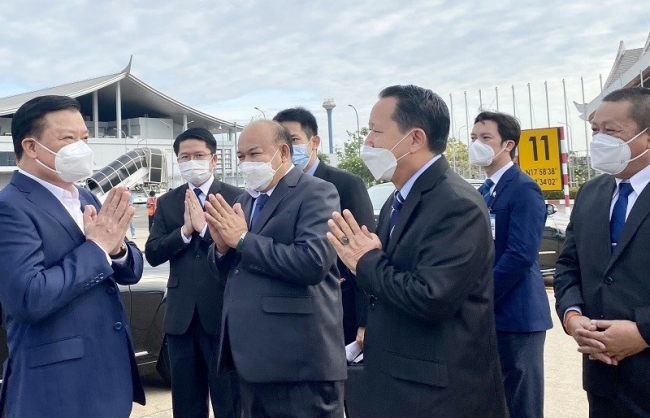 doan dai bieu cap cao tp ha noi tham va lam viec tai lao