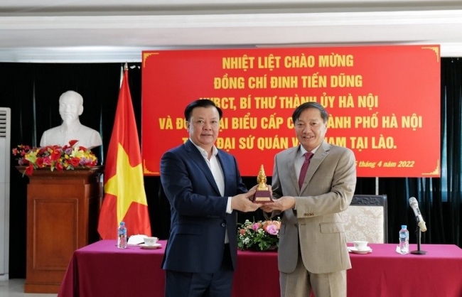 doan dai bieu cap cao thu do ha noi tham can bo nhan vien dai su quan viet nam tai lao