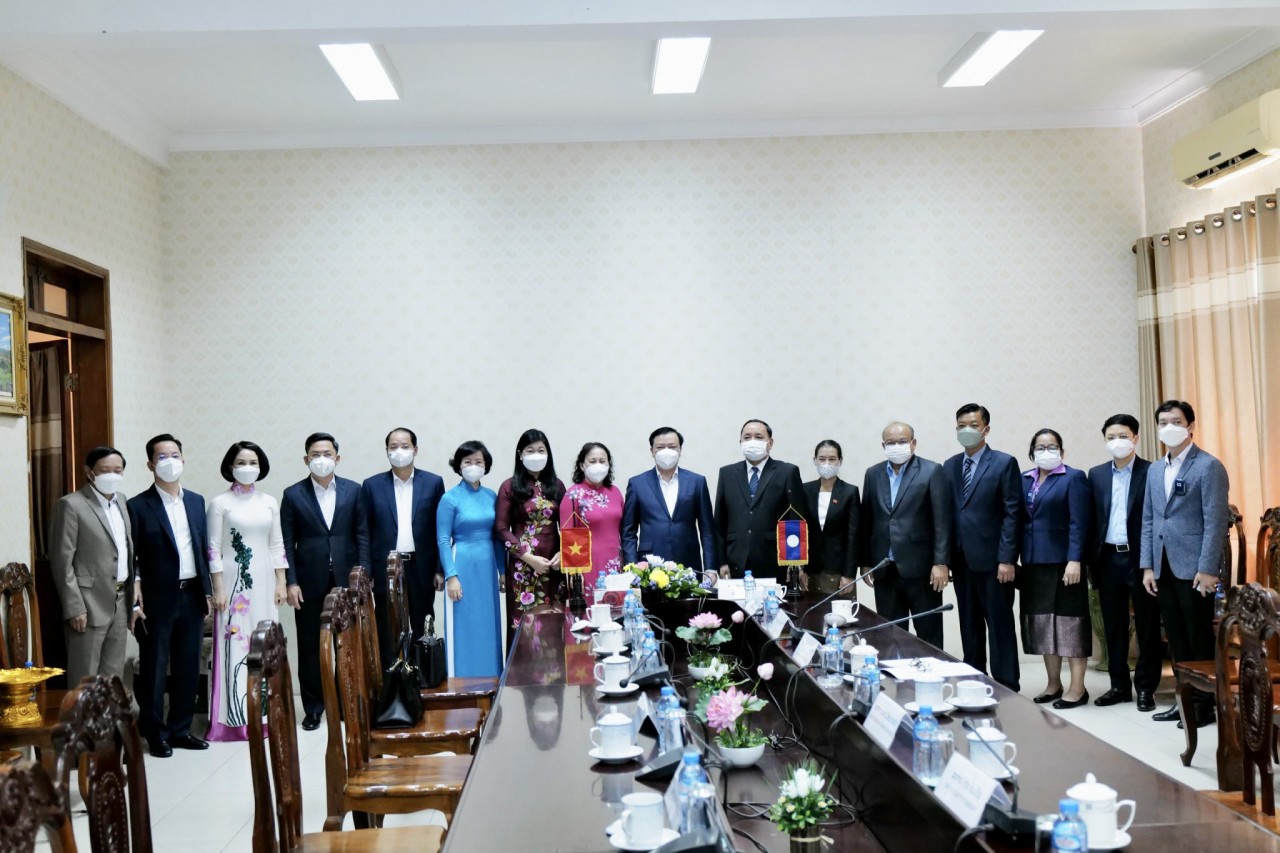 Ủy viên Bộ Chính trị, Bí thư Thành ủy Hà Nội Đinh Tiến Dũng thăm Học viện Tài chính – Kế toán Lào