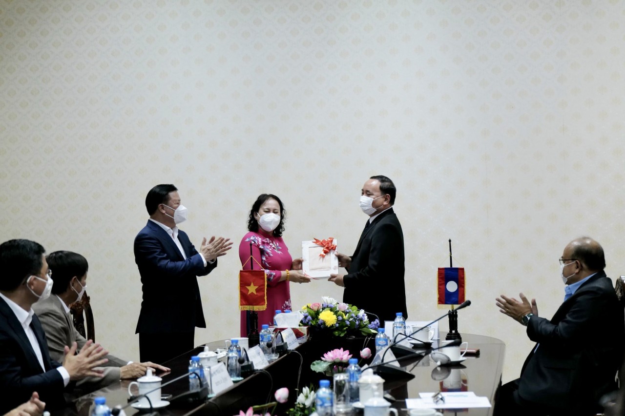 Ủy viên Bộ Chính trị, Bí thư Thành ủy Hà Nội Đinh Tiến Dũng thăm Học viện Tài chính – Kế toán Lào