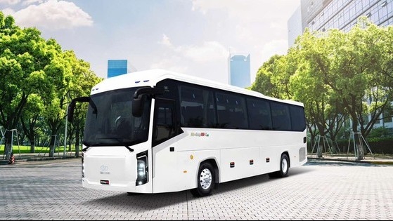 KIM LONG MOTOR xuất khẩu lô xe bus "Made in Việt Nam" thuần điện và diesel đầu tiên sang Thái Lan