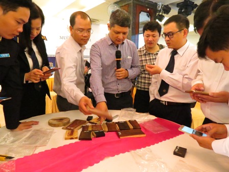 gi&aacute;m định mẫu gỗ