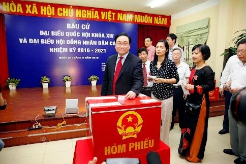 hon 5 trieu cu tri ha noi no nuc di bau cu