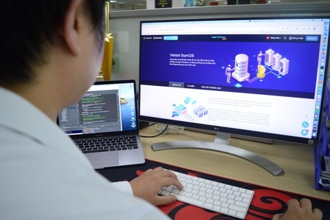 viettel go kho cho dn bang dich vu database dien toan dam may dau tien cua viet nam