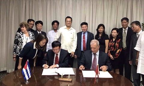 Trao 5.000 tấn gạo cho nhân dân Cu ba