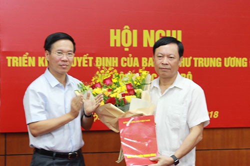 Triển khai quyết định của Ban Bí thư Trung ương Đảng về công tác cán bộ