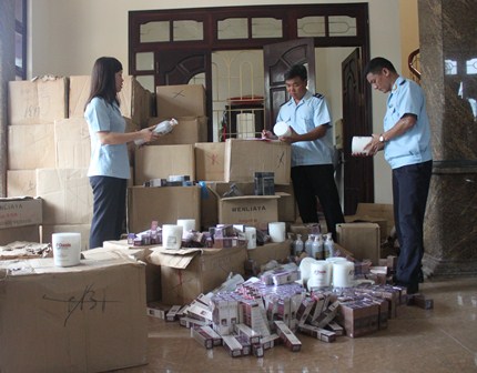 bắt mỹ phẩm lậu