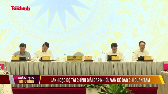Lãnh đạo Bộ Tài chính giải đáp nhiều vấn đề báo chí quan tâm