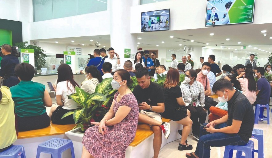 Chuyên đề: Bán vàng qua ngân hàng - bước đầu đã hạ nhiệt thị trường