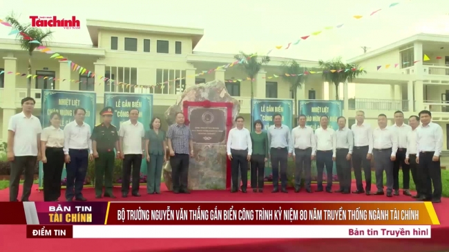 Bộ trưởng Nguyễn Văn Thắng gắn biển Công trình Kỷ niệm 80 năm Truyền thống ngành Tài chính tại Tuyên Quang